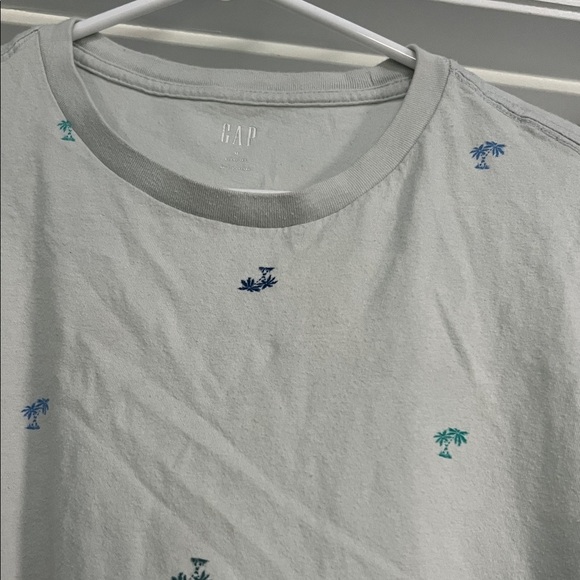 GAP Men's Light Gray Tee with Blue and Green Embroidery - Picture 2 of 3